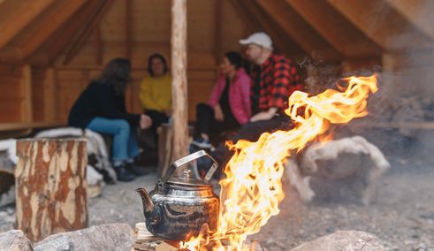 Buitenlunch met kampvuur